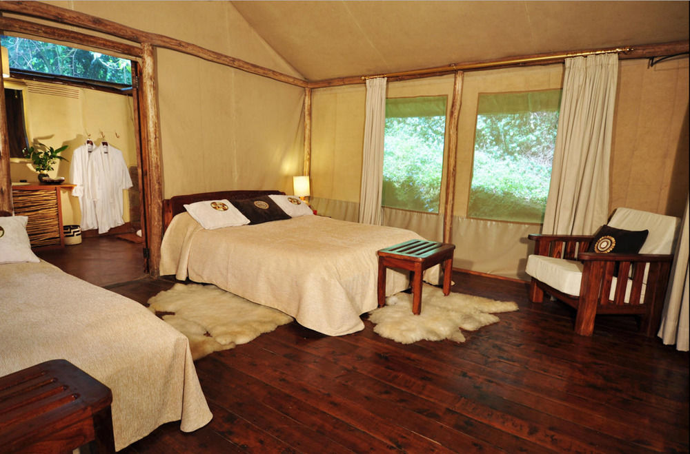 Sanctuary Gorilla Forest Camp Hotel Ntungamo  ภายนอก รูปภาพ