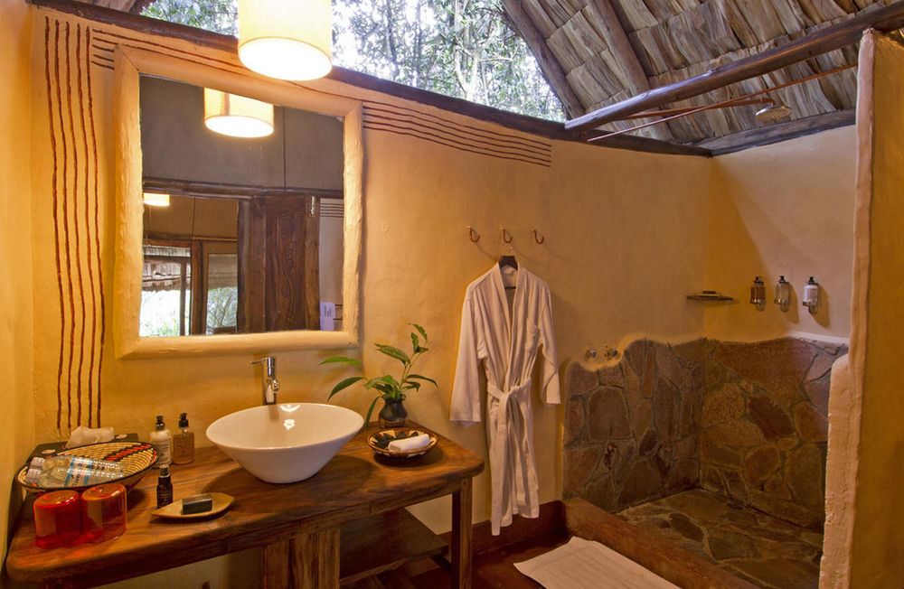Sanctuary Gorilla Forest Camp Hotel Ntungamo  ภายนอก รูปภาพ